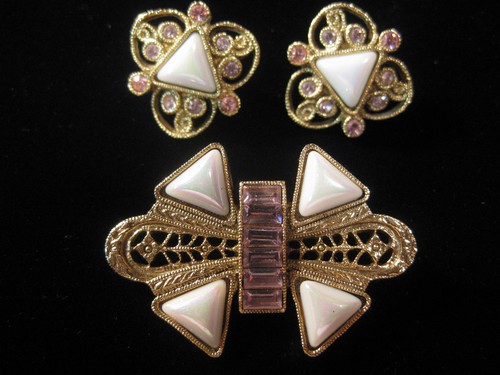 Gold tone pin earring - tone,