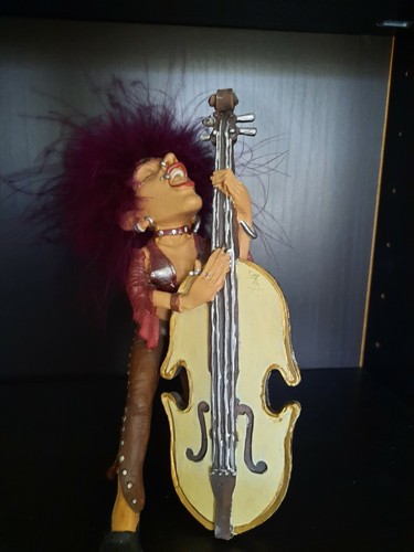 Figurine musicien contrebasse