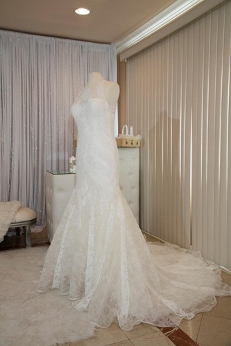 Very beautiful 4000 pronovias - $4000,