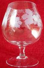 GRAND VERRE A PIED CONTENANT 2 LITRES