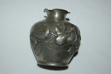 VASE  Art Nouveau en étain à décor repoussé - Signé H. Joly -environ 1910