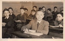 BK954 Carte Photo vintage card RPPC Enfant classe école bureau pupitre livre