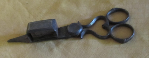 Ciseaux mouchette éteignoir