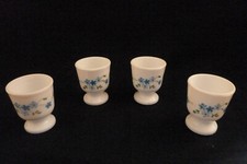 4 coquetiers Arcopal France, décor de myosotis, 4 french vintage egg cups 