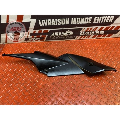 Cache plastique sous - , selle