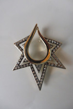 Pendentif Pierre Lang, Beau