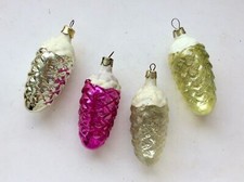 Ensemble de 4 pommes de pin