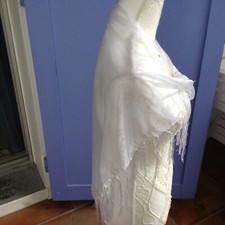 FOULARD POINTU avec FRANGES a