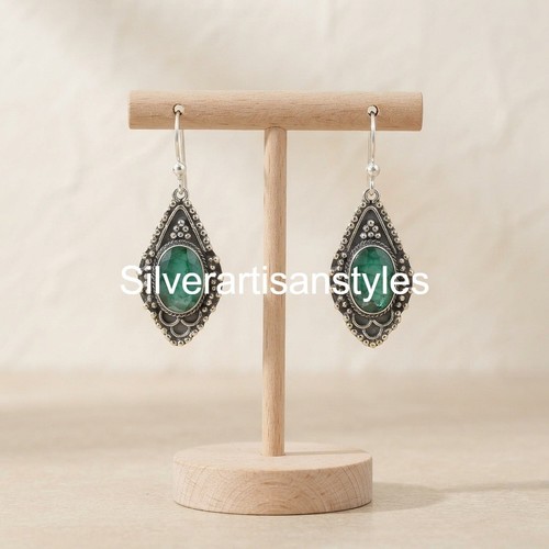 Boucles oreilles faites - boucles, main