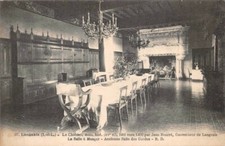 LANGEAIS - le Château - la Salle à manger, ancienne Salle des Gardes