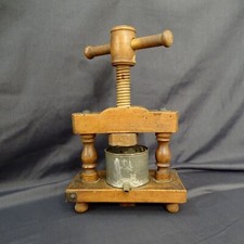 PRESSOIR DE CUISINE ANCIEN /
