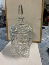 Bonbonnière en cristal taillé – 24 cm – base carrée – parfait état – vintage