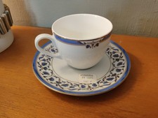 1 tasse et sa soucoupe " alambra bleu "  Porcelaine de Sologne