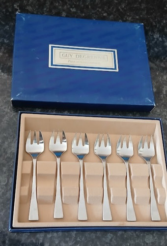 Coffret fourchettes à - 6,