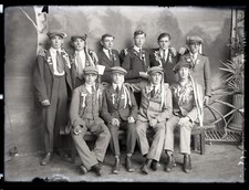 Photos anciennes sur plaque de verre, Classe 1923, studio années 1920, négatifs