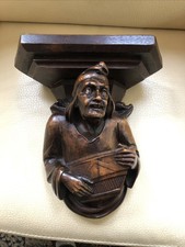 Console  murale ancienne en noyer, à personnage médiéval Expédiable partout.