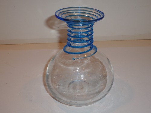 Stunning art glass - stunning, bulbous