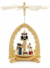 BRUBAKER Pyramide de Noël 30cm Hauteur 2 Étages Scène Crèche + Chanteurs Étoiles