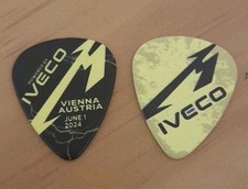 lot de 2 pick guitar mediator metallica M72 Vienne Autriche 01 06 2024 live