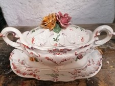 Soupière en barbotine