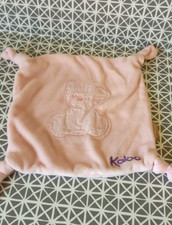 Doudou plat carré brodé ours rose 4 noeuds Kaloo