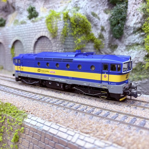 Locomotive diesel 754 047-9