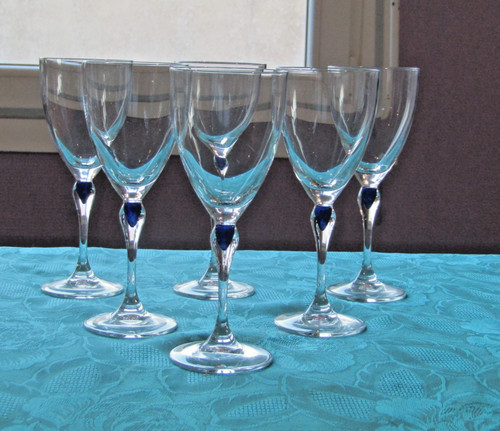 Verres vin rouge en - a,