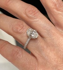 Bague ovale en or blanc 14