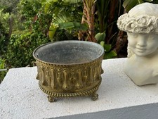 ancienne jardiniére laiton repoussé et zinc XIX
