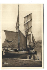 13 MARSEILLE  UN VOILIER DANS LE VIEUX PORT