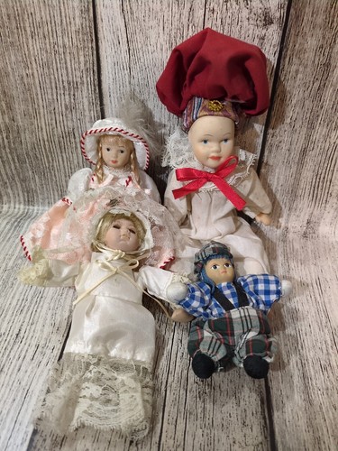 Ancienne mini poupée - 💮,