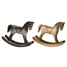 Figurine décorative en bois représentant un cheval à bascule, idéale pour un
