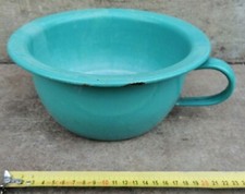 P4- ancien pot de chambre émaillé vert 