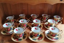 SERVICE A THE PORCELAINE ANGLAISE QUEEN'S