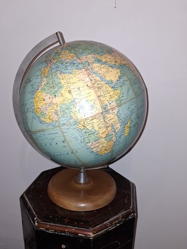Ancien globe terrestre pied - globe,