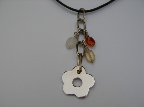 Tres beau collier pendentif