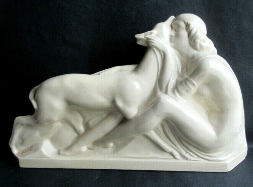 Femme une biche signée - femme, et