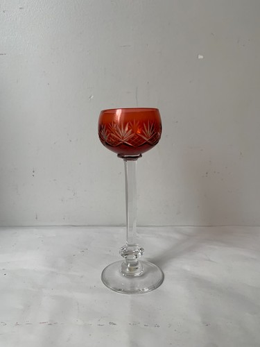 Ancien verre liqueur sur - ancien,