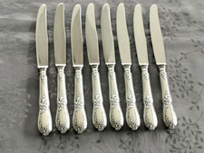 8 couteaux en métal argenté