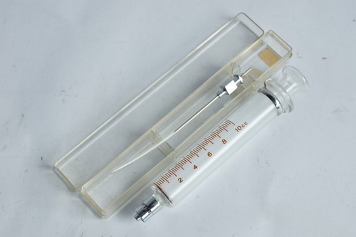 Ancienne seringue médicale