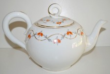 JOLIE THEIERE EN PORCELAINE ANCIENNE DECOR PEINT MAIN DORURE THE VITRINE TABLE 