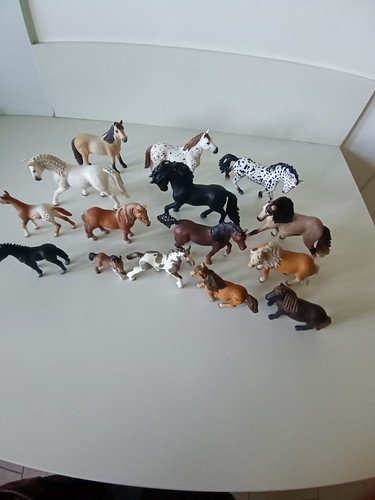 Lot figurines chevaux - de,