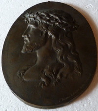 beau bas-relief du christ en