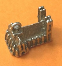 17) CHURCH CATHEDRAL 3,8 g-1,5 cm Does not open Vintage sterling silver charm