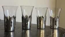 4 Verres Avec Monture En Métal Argenté.