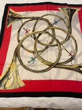 Carré Hermès vintage Cors de chasse, auteur de Linarès, pas de trous, ni taches.