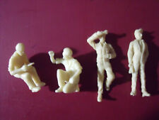 FIGURINES 1/43  SET 111  LES
