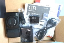 Appareil photo numérique compact noir RICOH GR DIGITAL IV avec étui en cuir...