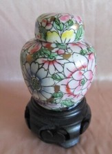 Petit pot couvert vase porcelaine Chine et support bois décor floral