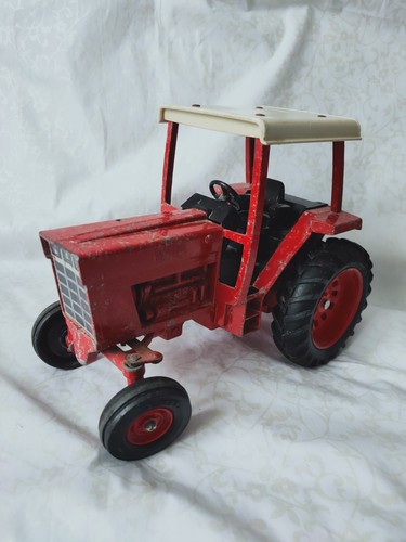 Jouet ancien tracteur vintage